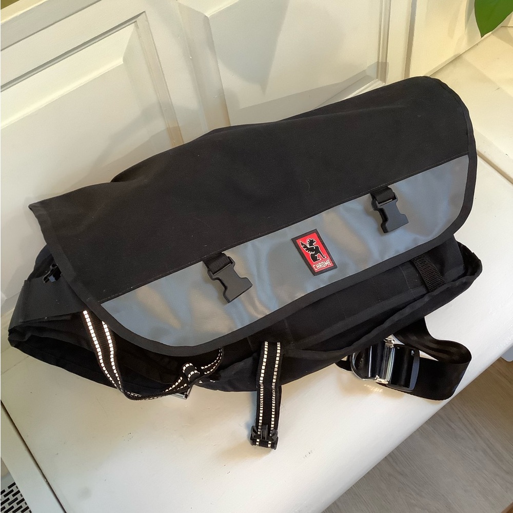 Like new chrome bag 24L